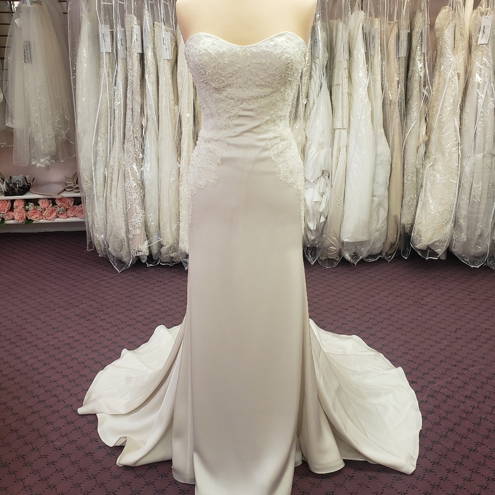 Paloma Blanca Wedding gown